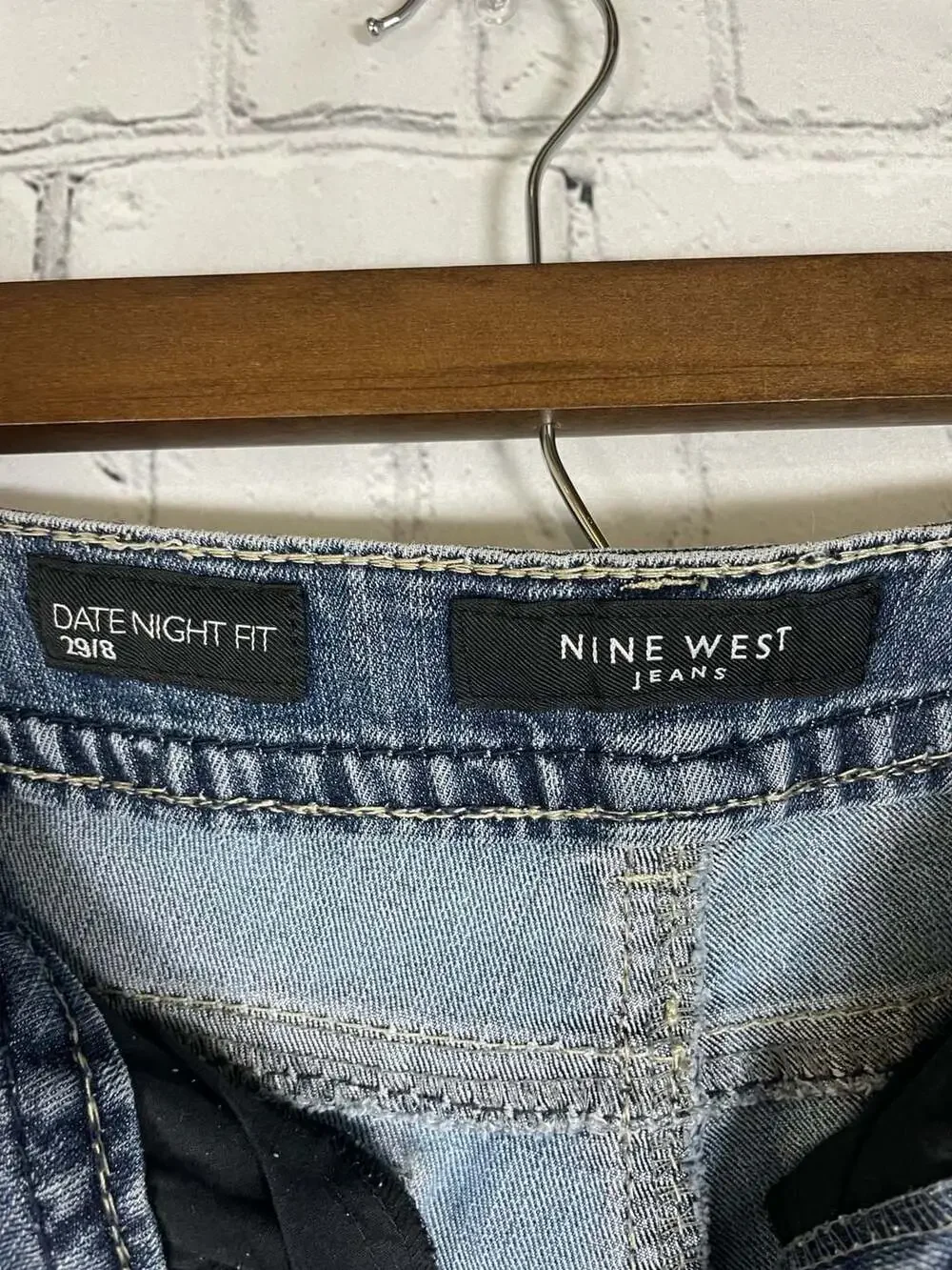 Nine West Date Night Fit Embellished Back Pocket Cropped Jeans Size 8 - Picture 4 of 5